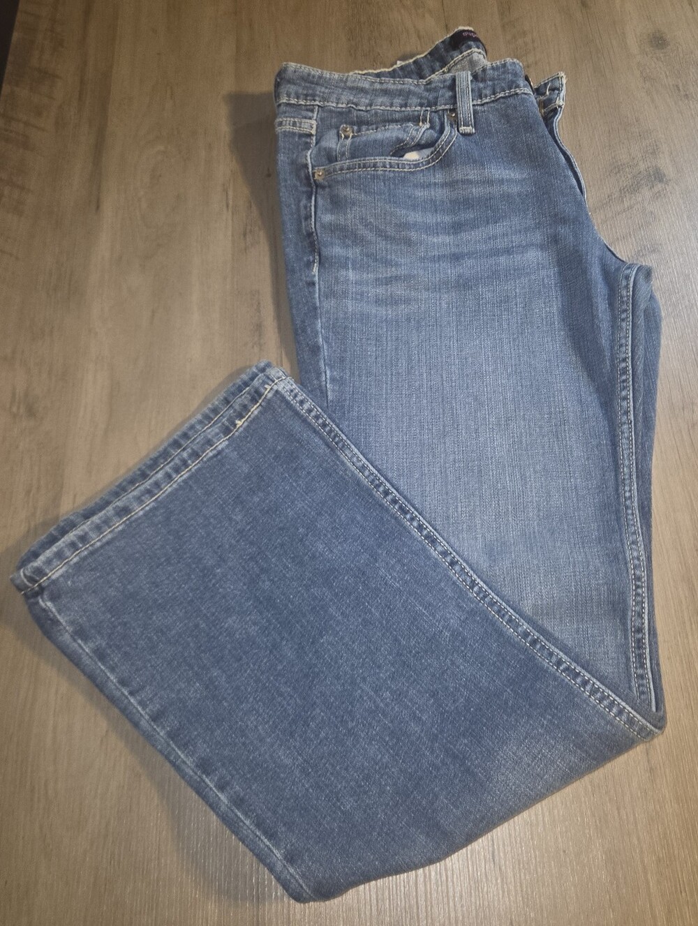 Levis Superlow 518 Bootcut Low Rise Jeans Medium Wash Size 9 S/C Short